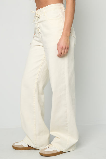 Jeans met vetersluiting
